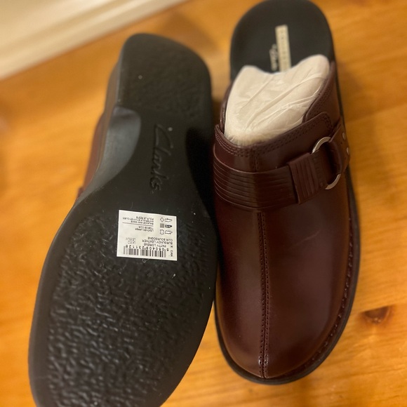 Brand new Clarks Women's Clogs 👠. - Picture 3 of 10
